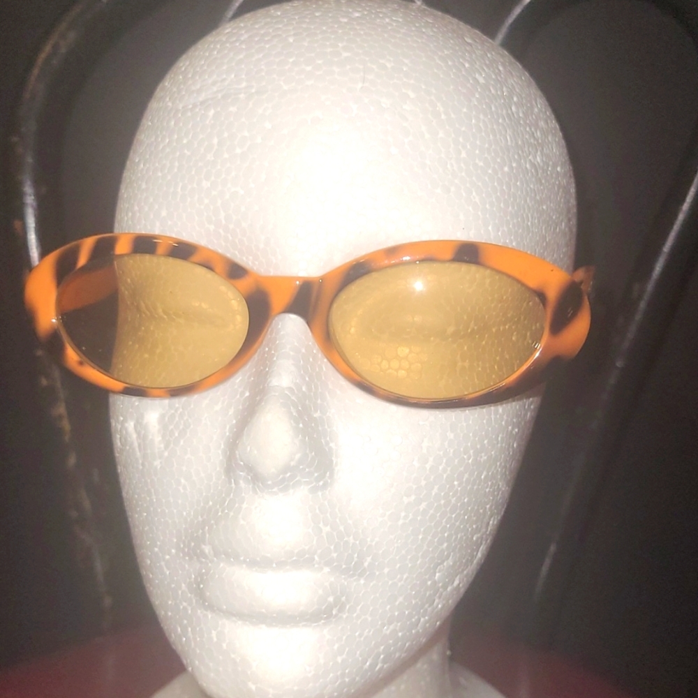 Shades/glasses